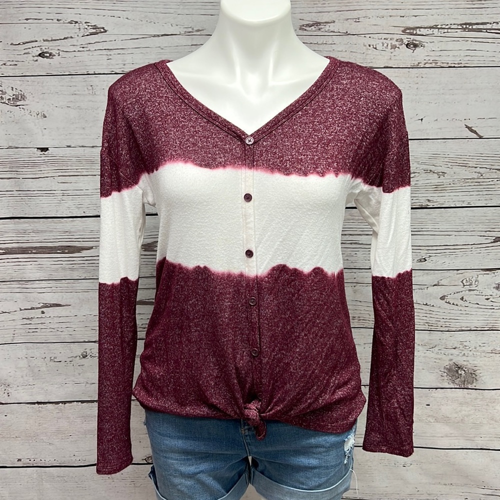 NWOT Maroon white tie dye marked tie front king sleeve button up 14/16